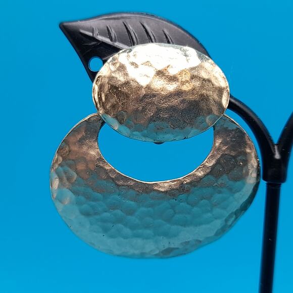 Vintage Hammered Gold Tone Clip Earrings, 1 1/2 In - Picture 2 of 9